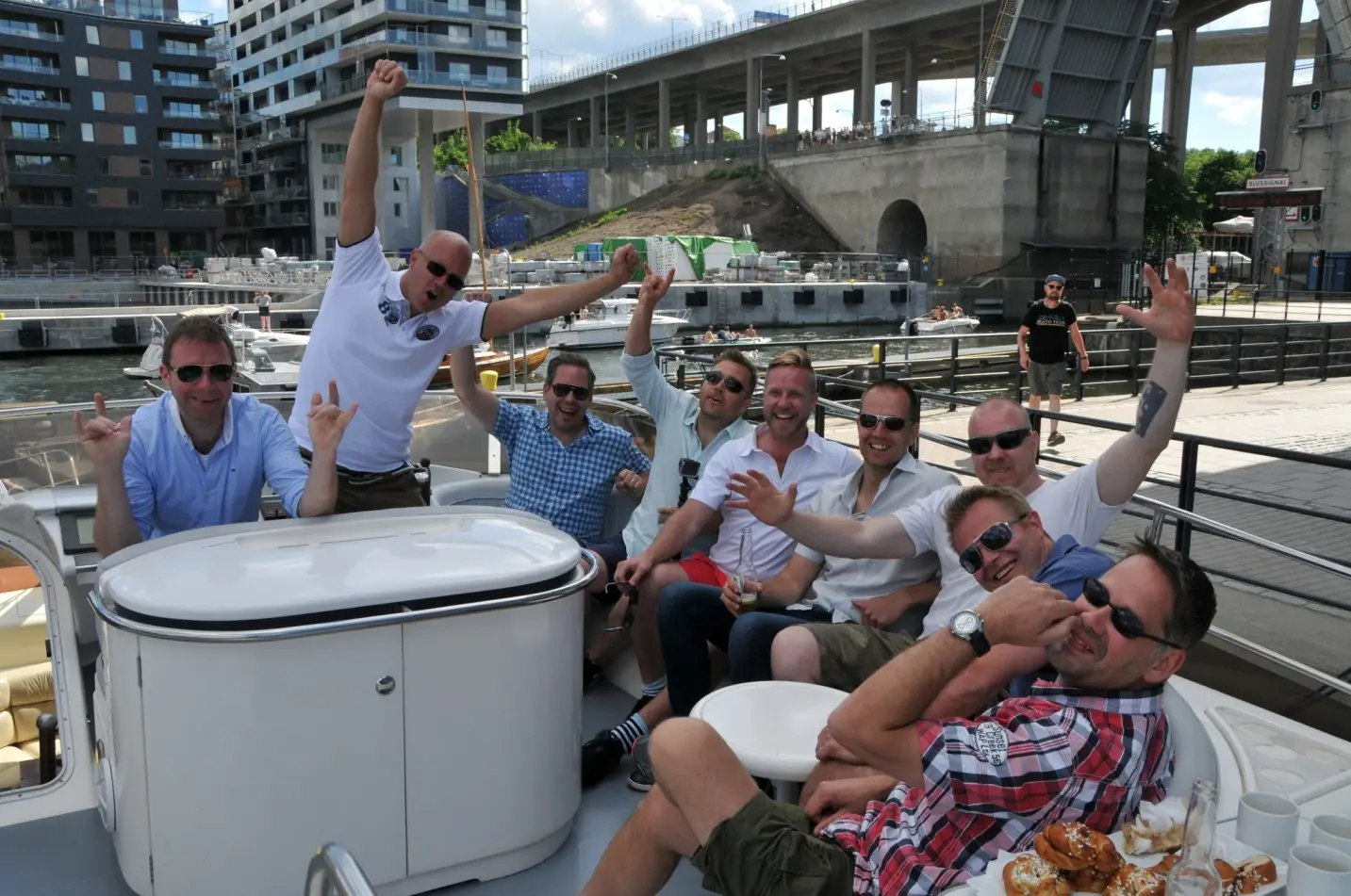 Fest på flybridgen